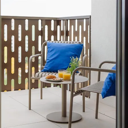 Good Vibe Near Metro - Garage, Air-conditioning, Vinyl Player Apartament