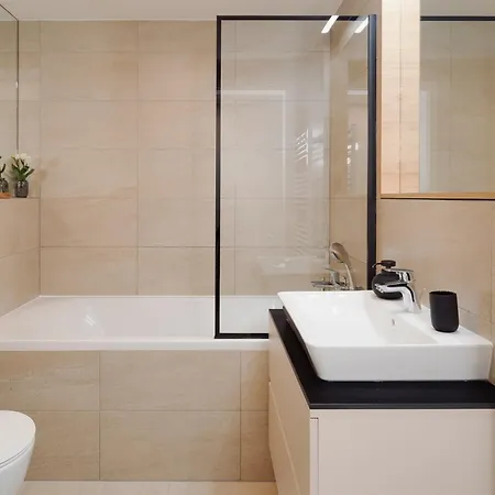 Good Vibe Near Metro - Garage, Air-conditioning, Vinyl Player Apartament