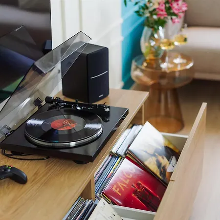 Good Vibe Near Metro - Garage, Air-conditioning, Vinyl Player Apartament