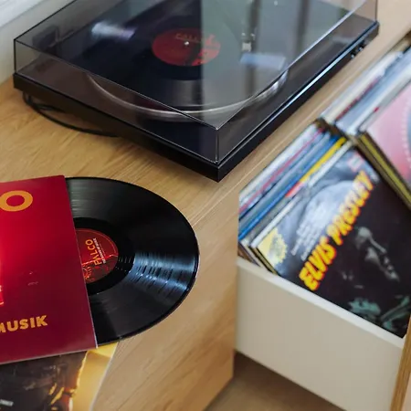 アパート Good Vibe Near Metro - Garage, Air-conditioning, Vinyl Player *